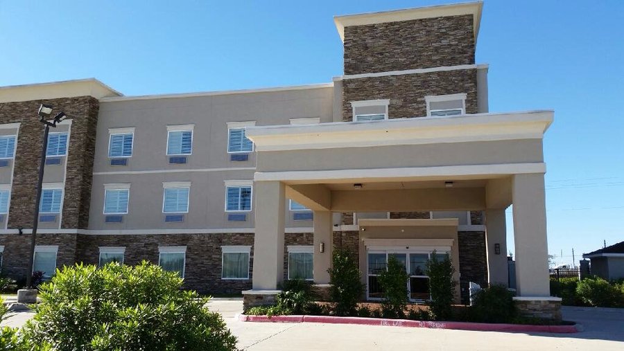 The New Quality Inn & Suites Victoria