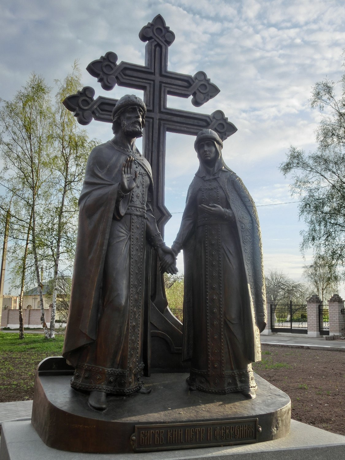 Памятник Святым Петру и Февронии, Великий Новгород: лучшие советы перед  посещением - Tripadvisor