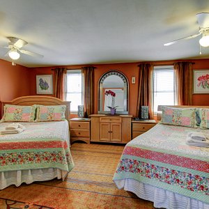 Second Floor Suite - Bedroom (two queen beds)