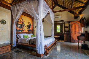 Room & Suite