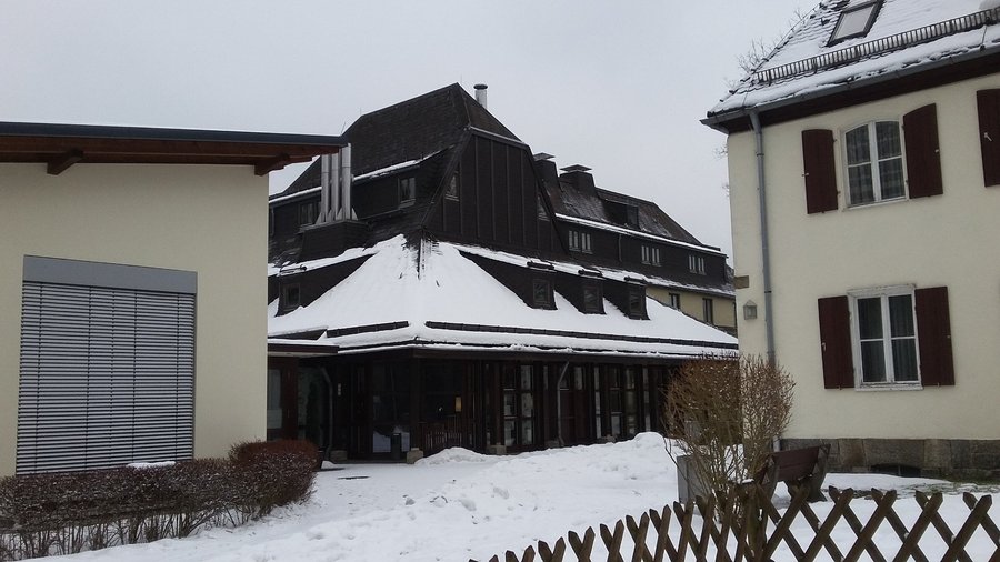 Haus Silberbach vom kleinen Parkplatz aus gesehen