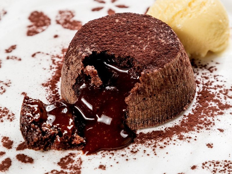 Finto sigaro cubano al cioccolato con ripieno di mousse - Picture of Villa  Domini Restaurant, Sicily - Tripadvisor