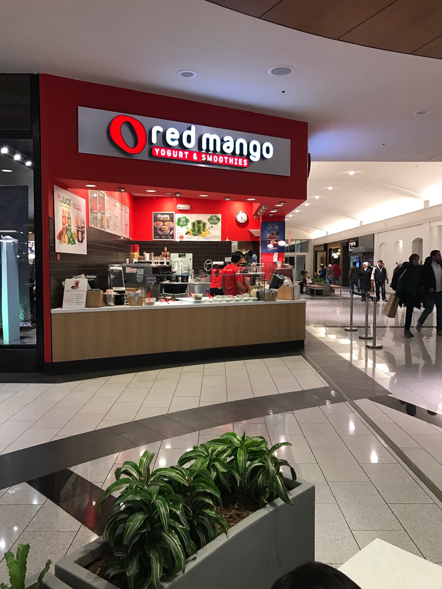 Roosevelt field mall restaurants discount