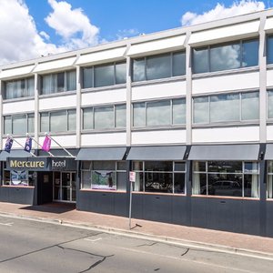 Mercure Launceston exterior, located at 3 Brisbane Street, opposite City Park.