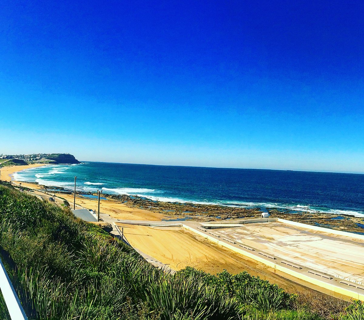 Mereweather Beach