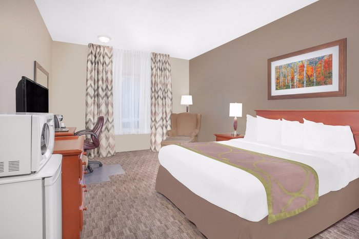 Super 8 by Wyndham Athabasca AB Parking: Pictures & Reviews - Tripadvisor