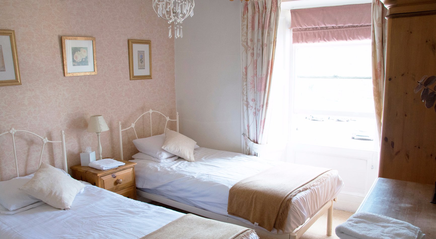 Hotel photo 2 of The Kings Arms.
