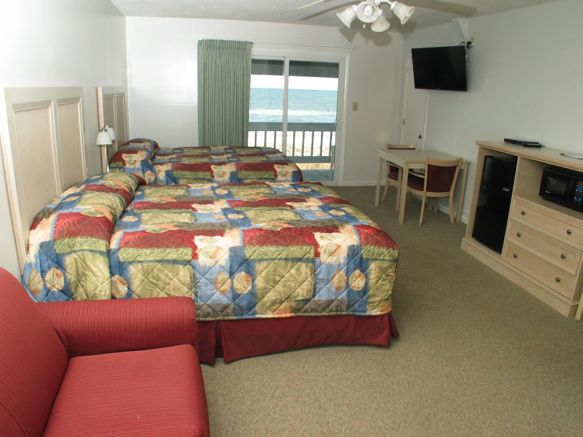 BEACH HOUSE INN AND SUITES - Motel Reviews (Carolina Beach, NC)