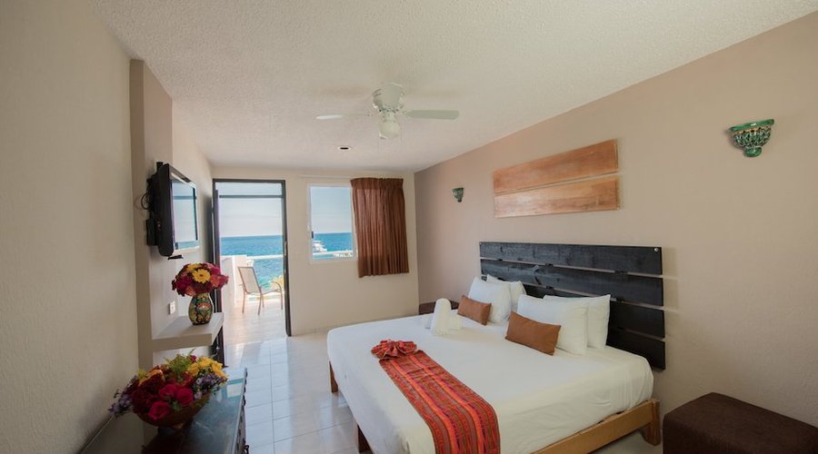 Ocean Front Deluxe Lounge King Size