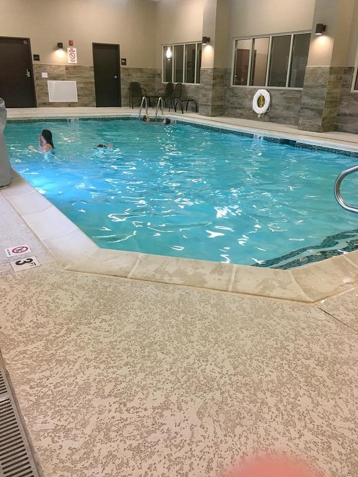 Drury Inn & Suites Louisville North Pool: Pictures & Reviews - Tripadvisor