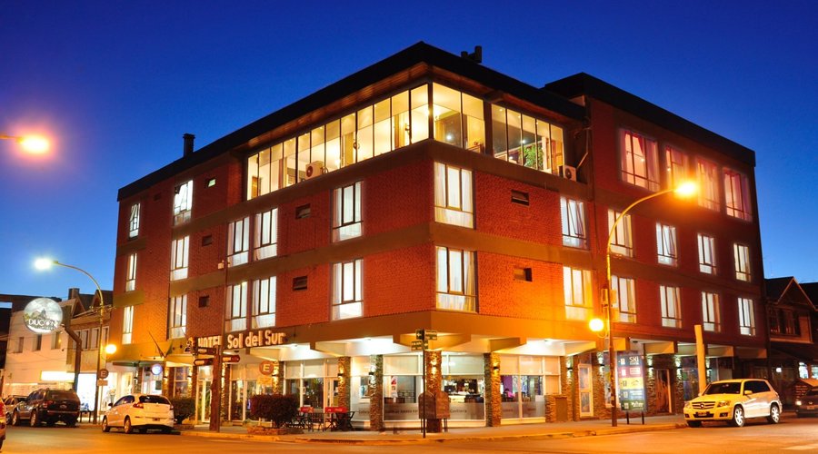 Cuenta con 48 Habitaciones, en 3 categorias,Standar,Superior Interna y Superior Externa.Dif.Prec