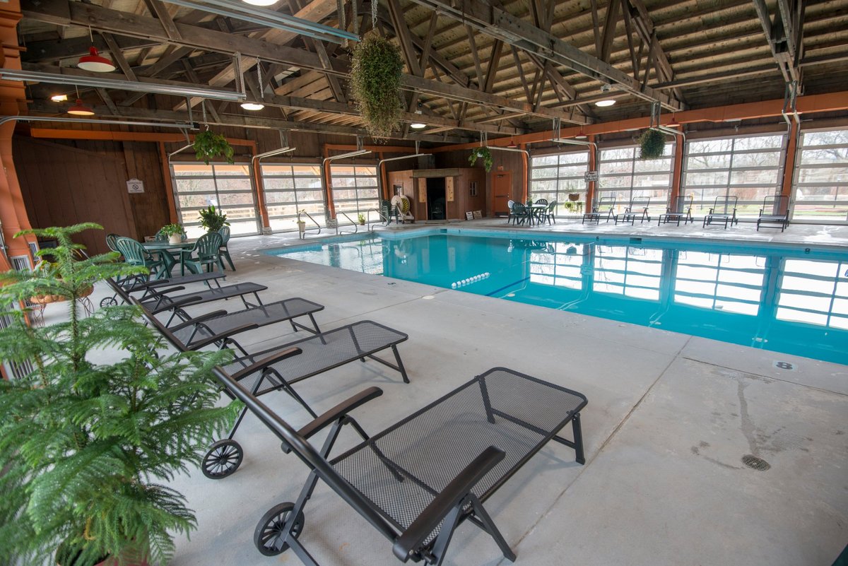 Brown County Inn Pool Pictures & Reviews - Tripadvisor