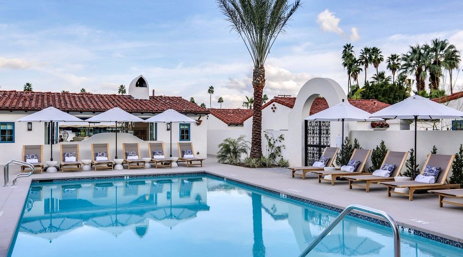 Pool and lounge area