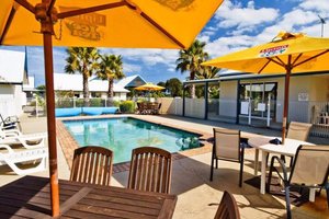 Pool & Beach