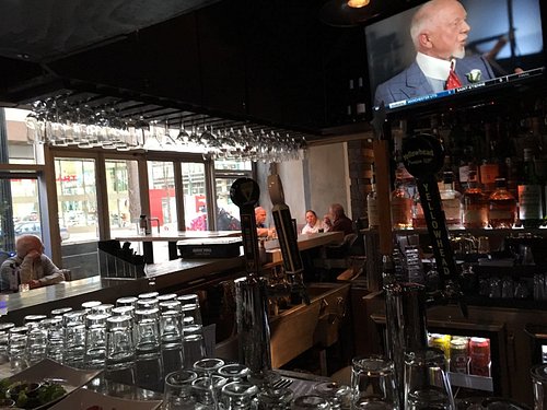 20 of the Best Sports Bars and Restaurants in Edmonton to Watch