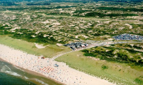 Luchtfoto van Nederzandt aan de Langevelderslag