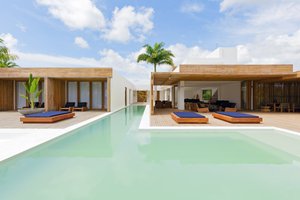 Pool & Beach