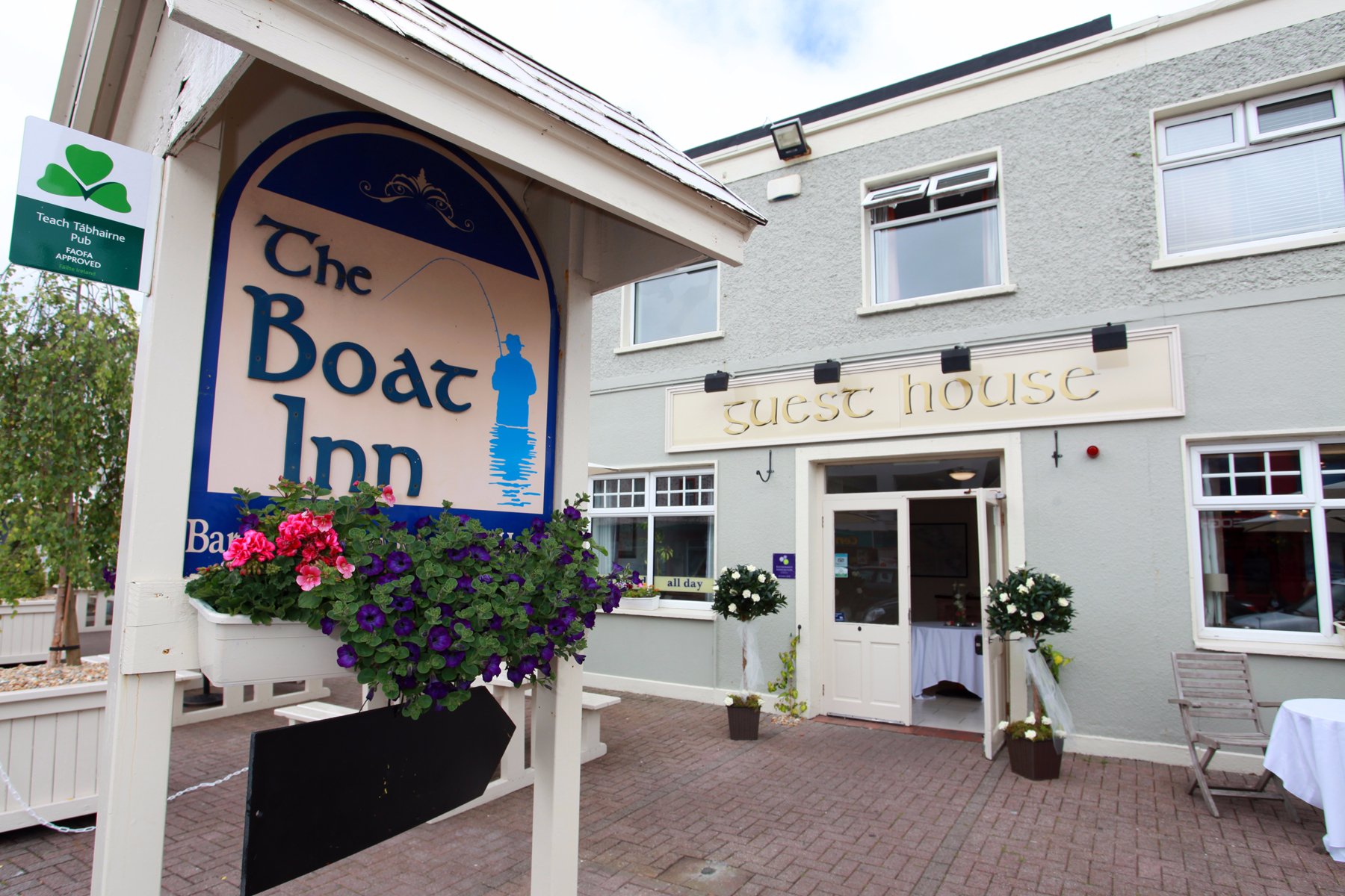 THE BOAT INN B&B (Oughterard, Contea Di Galway, Irlanda): Prezzi 2022 E ...