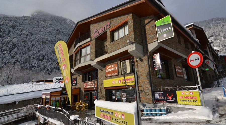 Façana con nieve