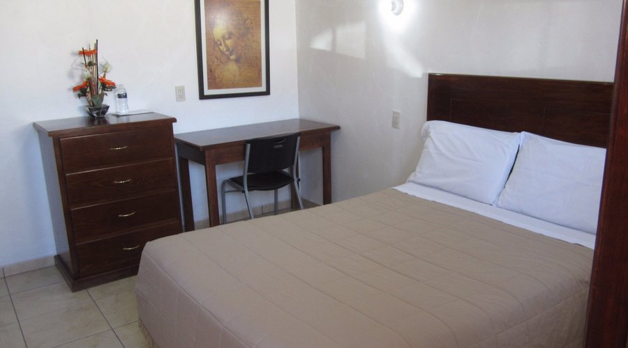 Habitación de una cama matrimonial c/ baño privado 
