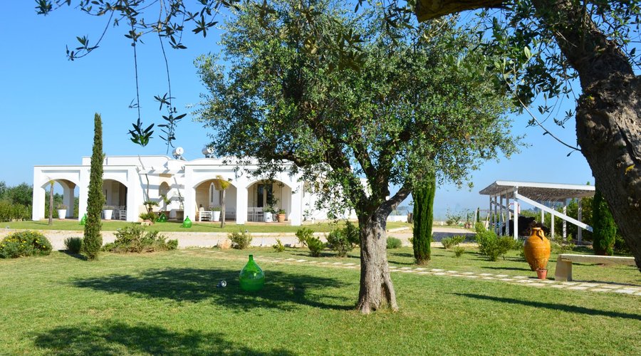 prospetto residenza e giardino