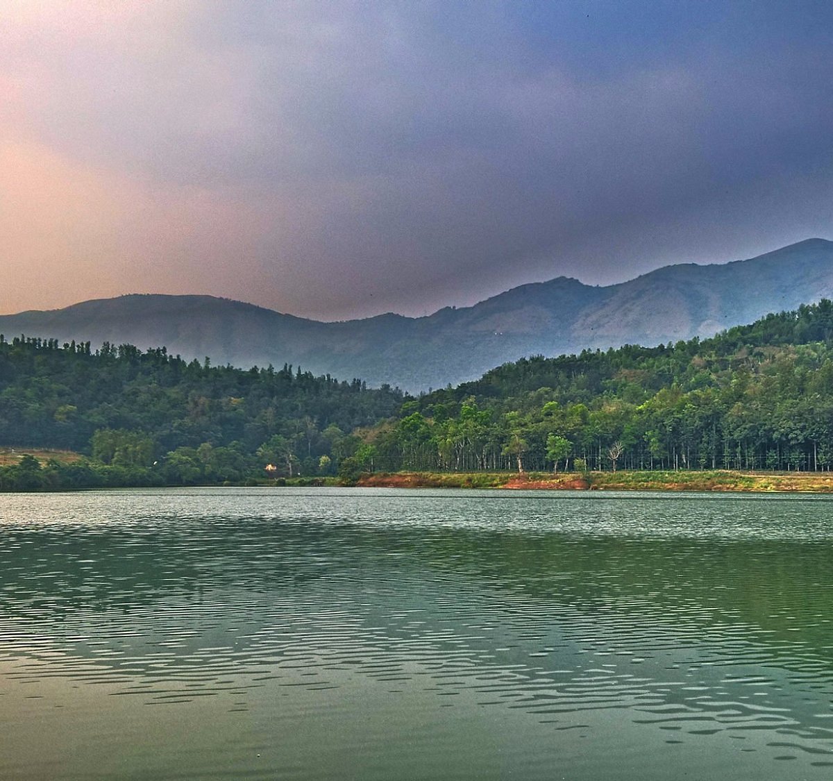 ಹಿರೇಕೊಳಲೆ ಸರೋವರ ಸೌಂದರ್ಯ