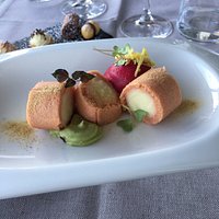 Cannolo con ganache allo zenzero, rapa rossa, menta e lime
