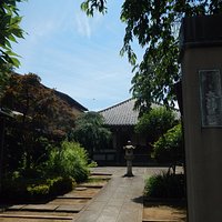 正面です