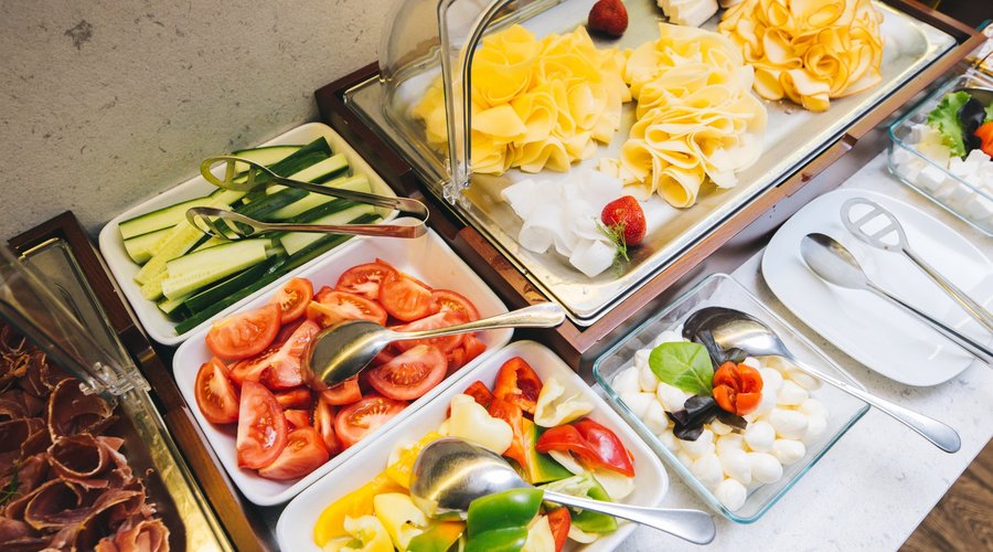 Optional buffet breakfast is served from 7 to 11 am at our QUQ Restaurant.