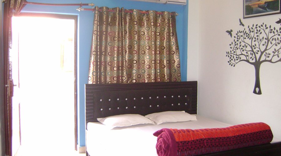 Deluxe Twin Room with Ganga and Mountain View and attach balcony