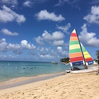 Calm waters, beautiful sunsets, public parking across the road. Water sports and Mullins beach b