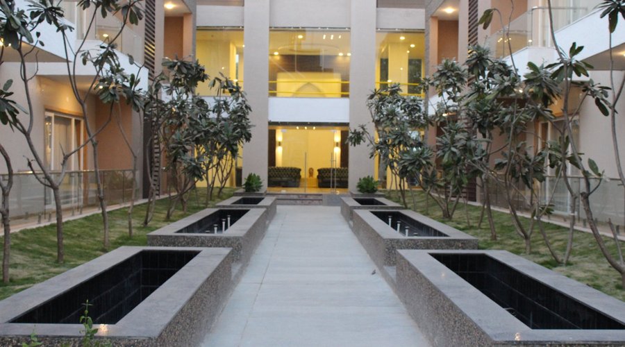 WAY TO ROOMS & SUITES