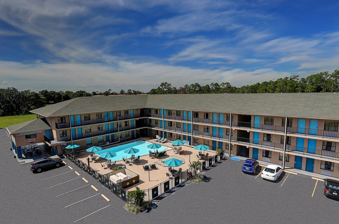 Hotel photo 18 of Seasons Florida Resort.
