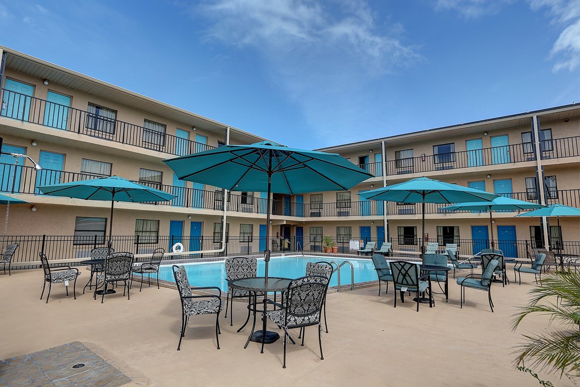 Hotel photo 4 of Seasons Florida Resort.