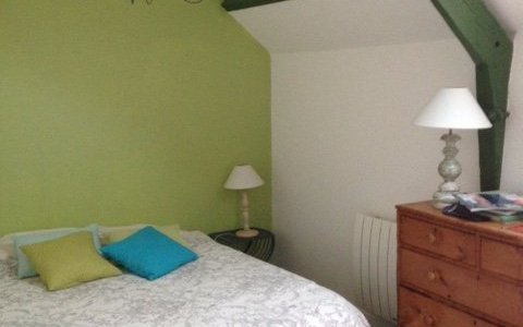 chambre au dernier étage avec salle de bain privative et vue sur le parc