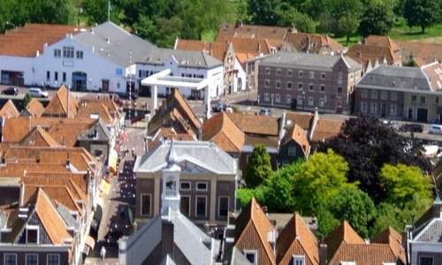 View in direction of the Markt, De Hoofdwacht and Albert Heijn...