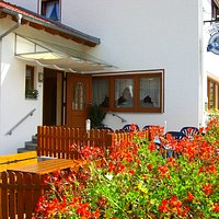 Gemütliche Terrasse mitten im Grünen