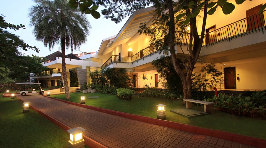 Entrance towards the room