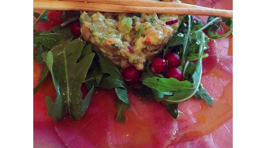 Carpacchio mit Senfsoße, Thunfischcarpacchio mit Avocadotatar, Cappuchino und Michele mit seinem