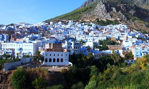 شفشاون هي مدينة مغربية توجد بشمال المغرب وهي معروفة بجمال لونها الأزرق والأبيض الي يكثل لون السم