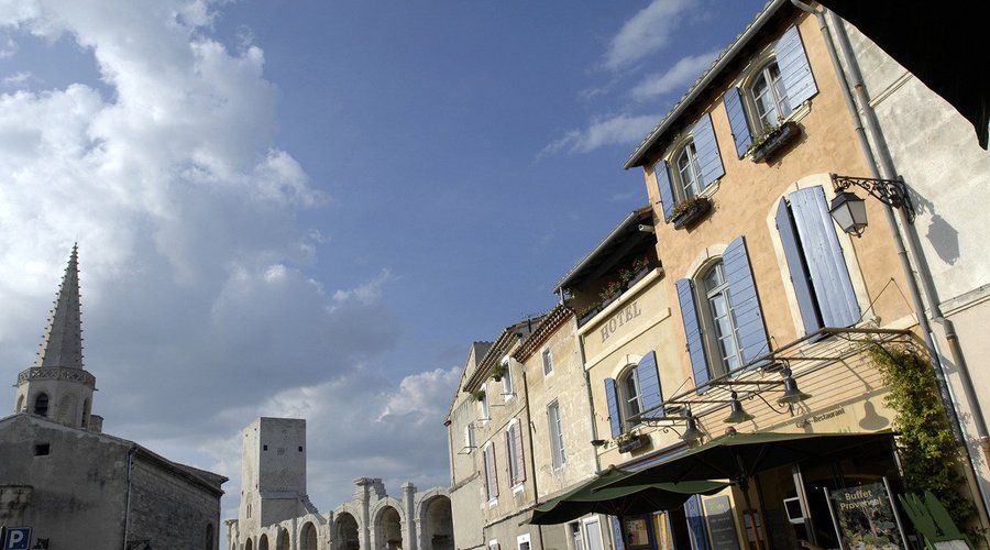 Hôtel entre les Arènes et le Théâtre Antique.