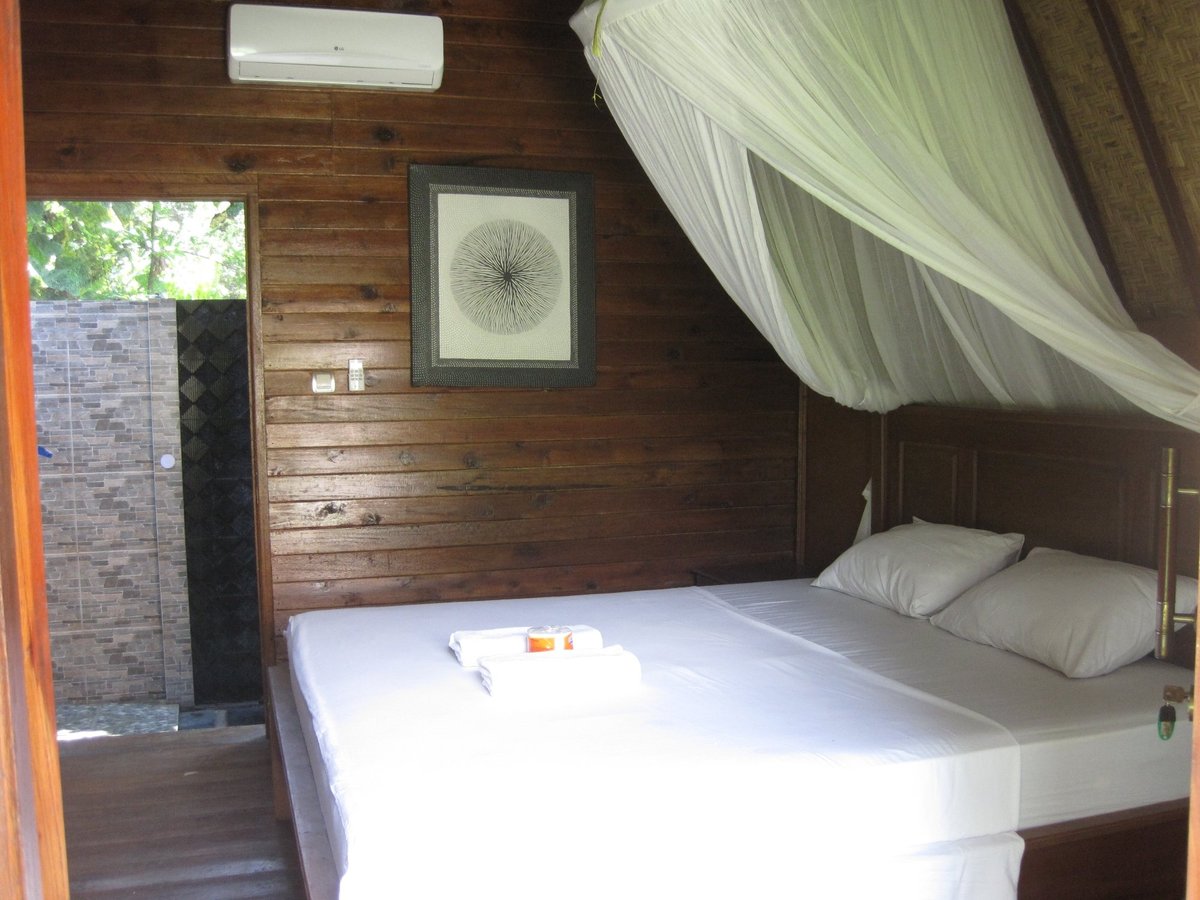 Gili Kolanta Indah Bungalows Laundry Service: Pictures & Reviews ...