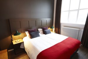 Room & Suite
