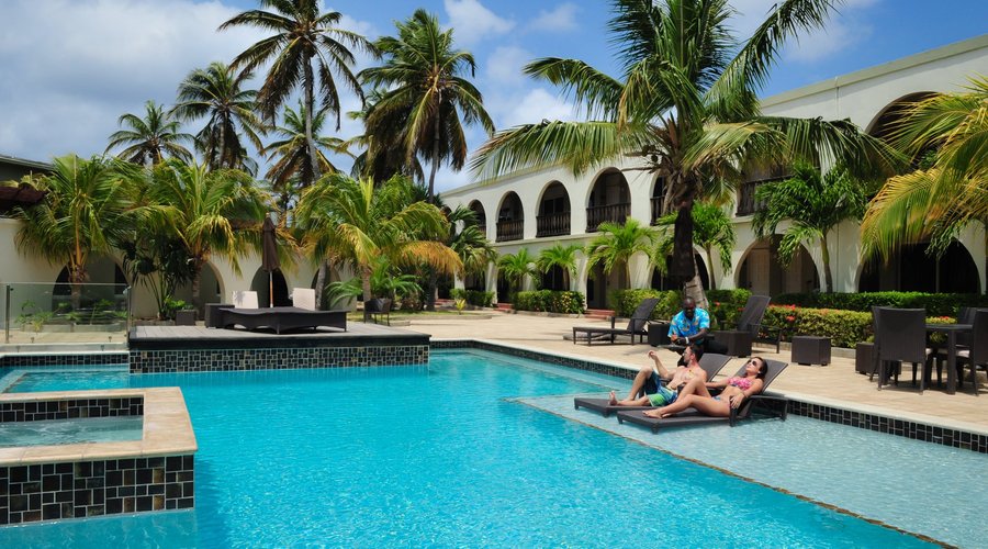 Our wet sun deck and pool. 