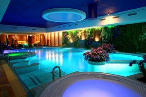 Pool & Beach