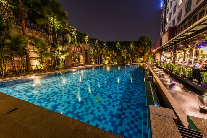 Holiday Inn Bandung Pasteur, an IHG Hotel Pool Pictures & Reviews ...