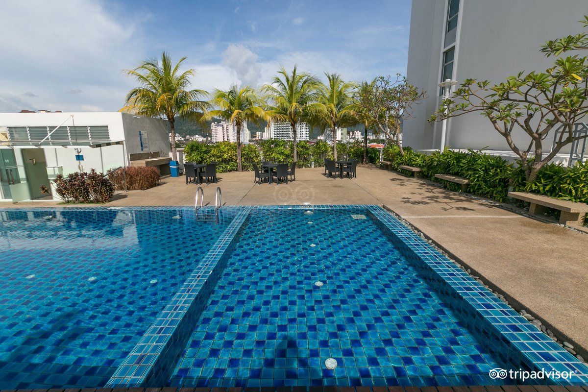 Eastin Hotel Penang Pool: Pictures & Reviews - Tripadvisor