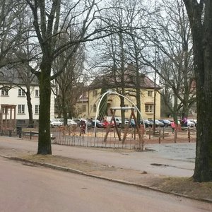 Park by famous gallery Sandgrund Lars Lerin, lovely old houses along the way
