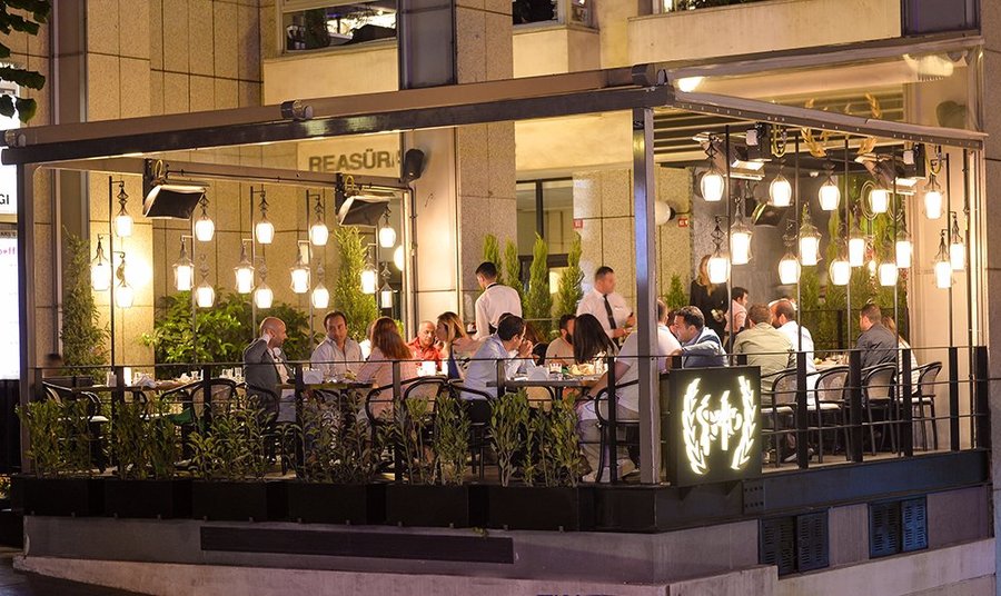Türk mutfağının benzersiz lezzetlerini Develi Kebap'ta keşfedin.