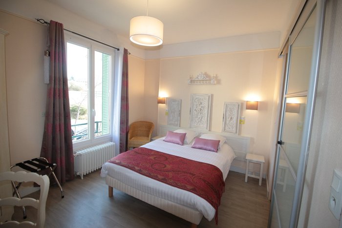 Logis Hôtel Au Clos Paillé Rooms: Pictures & Reviews - Tripadvisor